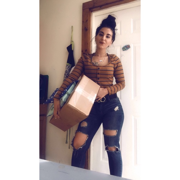 Meet your Posher, Samantha ✌🏼🤍☀️ - Picture 6 of 6